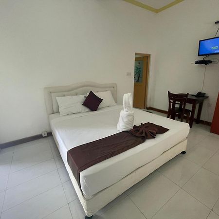 Hotel Sobana Lake Front Udawalawe Kültér fotó