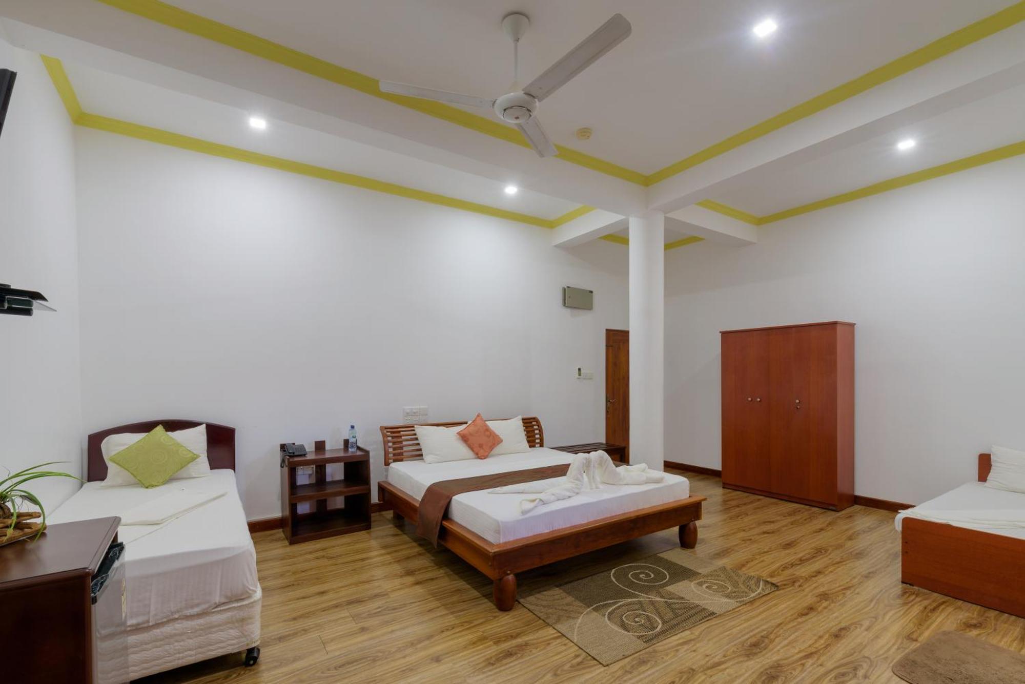 Hotel Sobana Lake Front Udawalawe Kültér fotó
