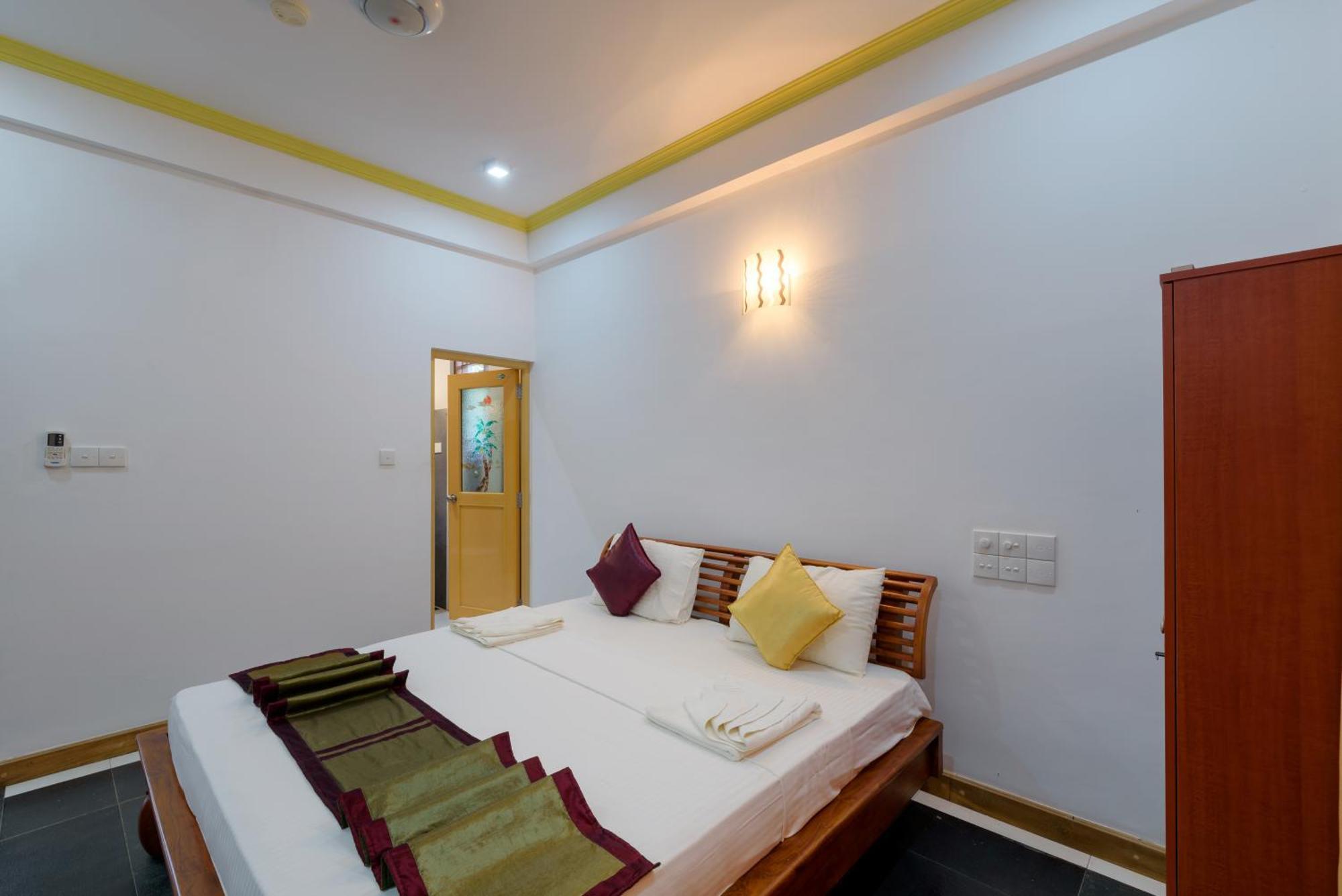 Hotel Sobana Lake Front Udawalawe Kültér fotó