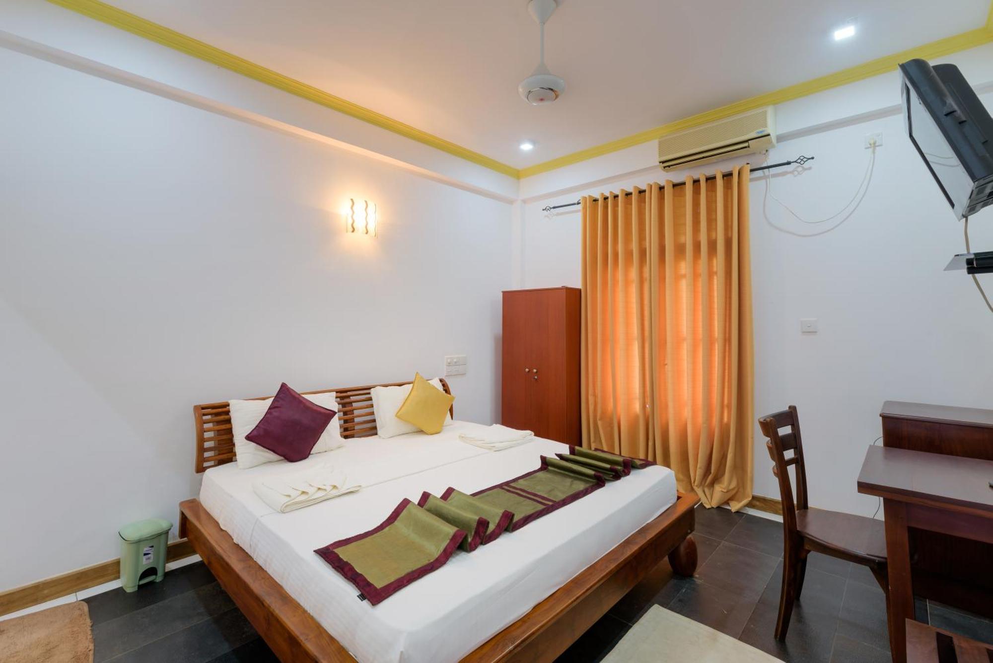 Hotel Sobana Lake Front Udawalawe Kültér fotó