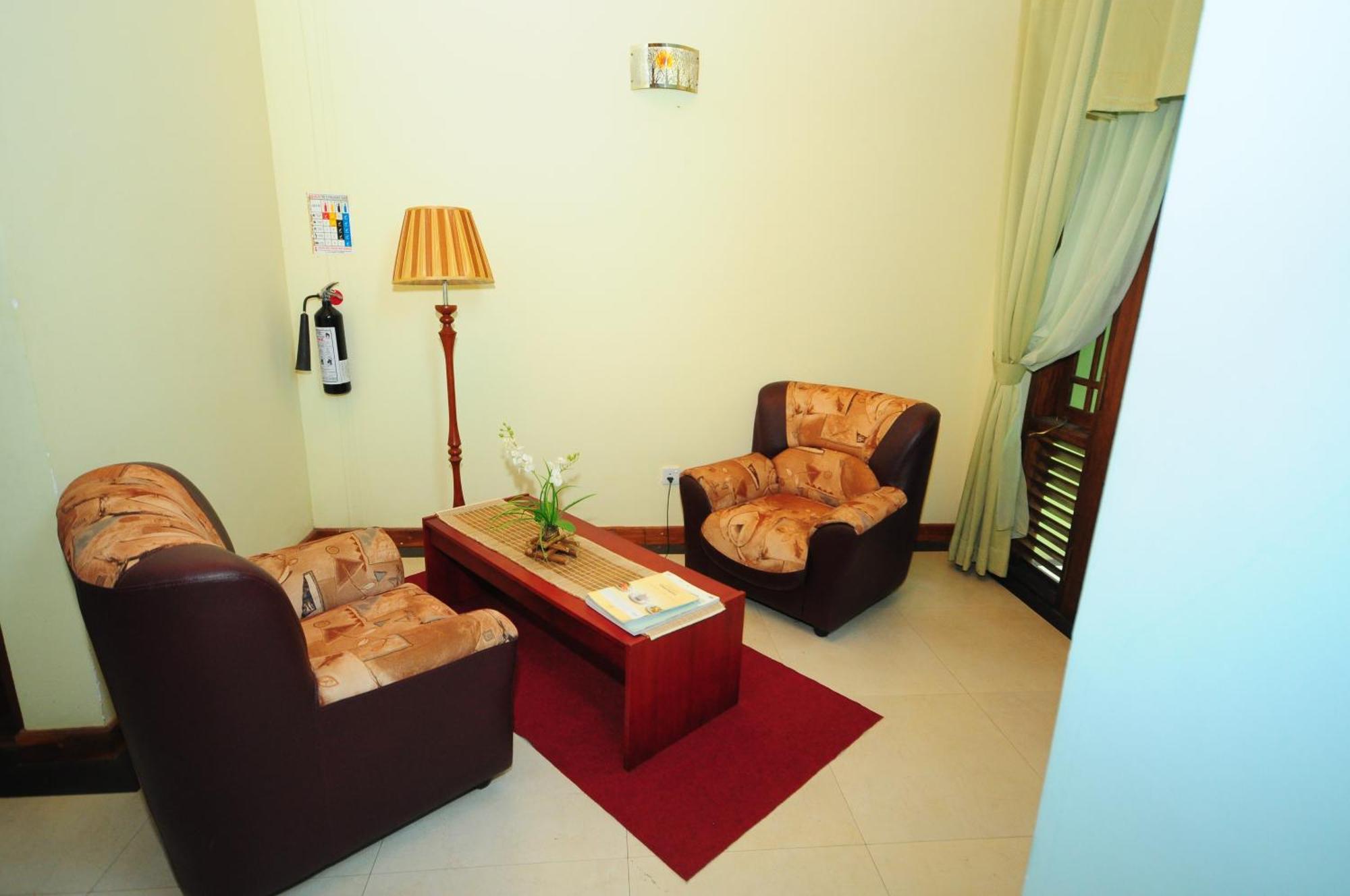 Hotel Sobana Lake Front Udawalawe Kültér fotó