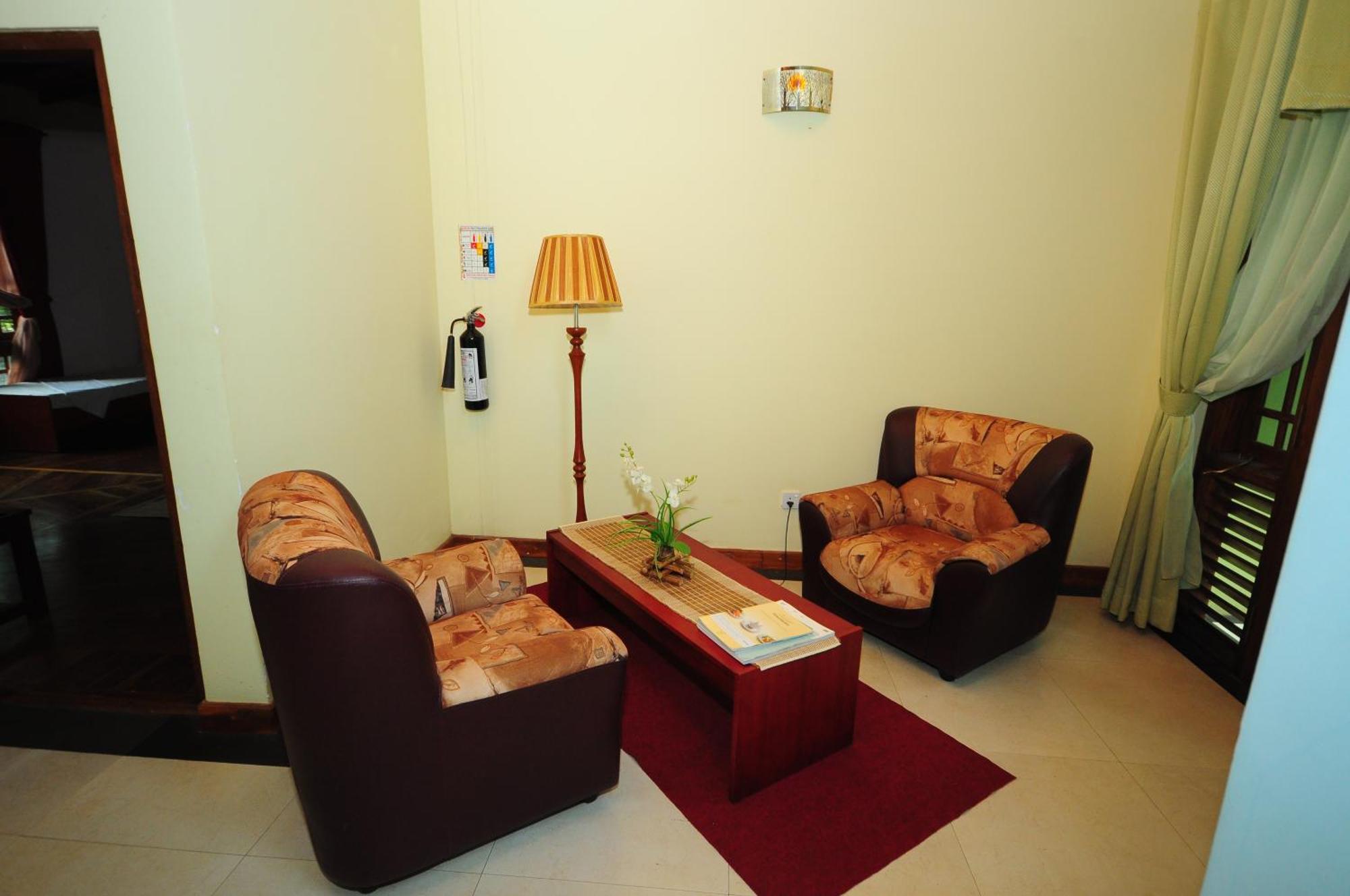Hotel Sobana Lake Front Udawalawe Kültér fotó