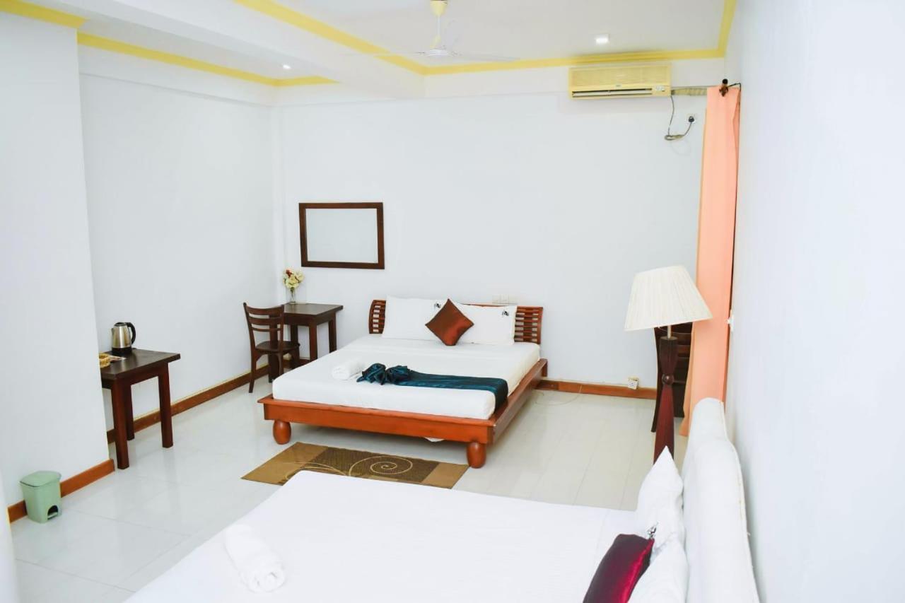 Hotel Sobana Lake Front Udawalawe Kültér fotó