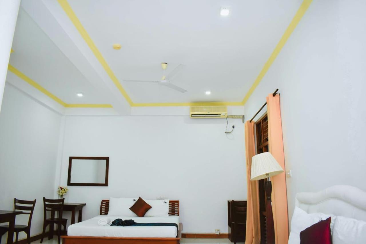 Hotel Sobana Lake Front Udawalawe Kültér fotó