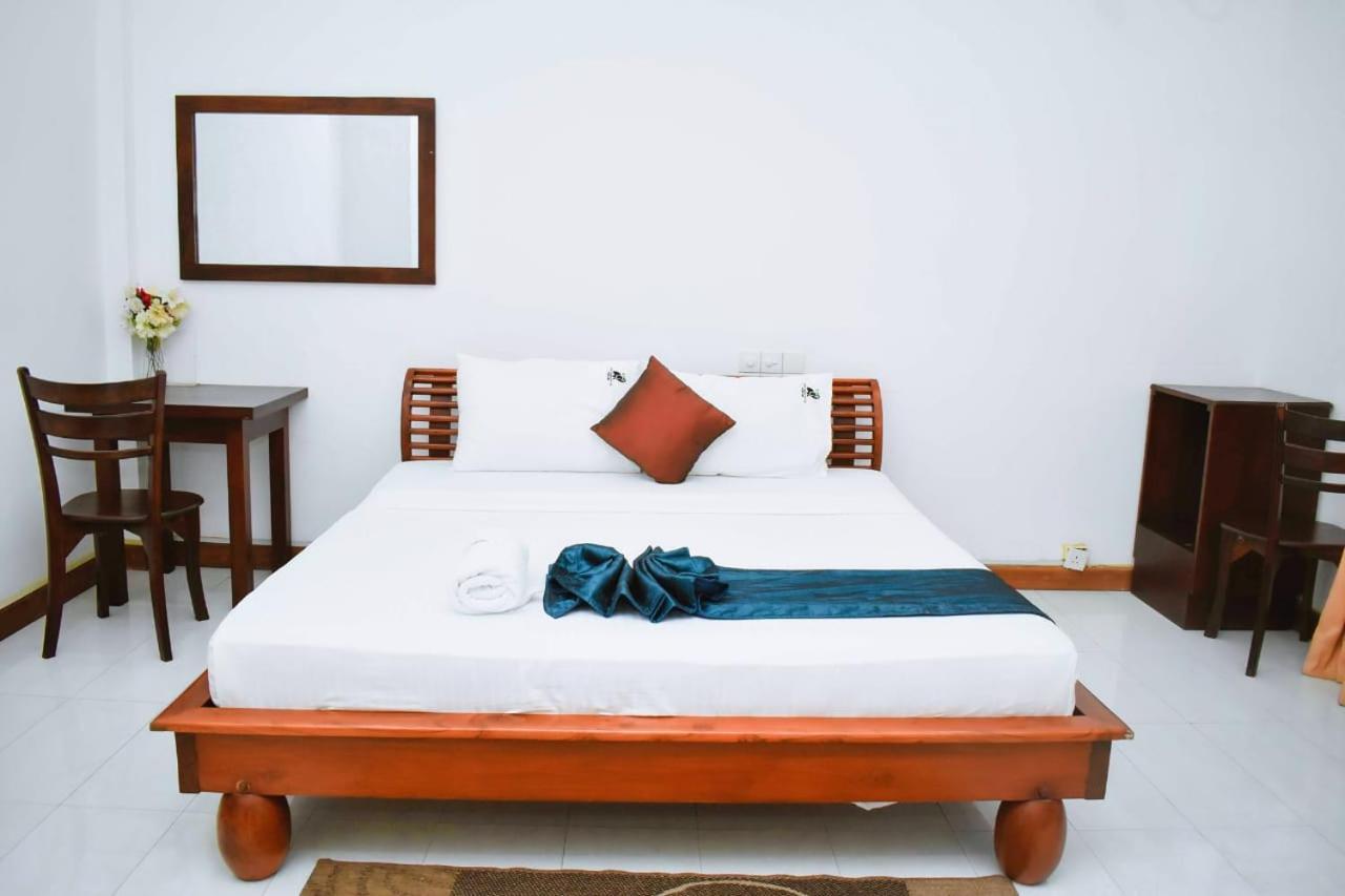 Hotel Sobana Lake Front Udawalawe Kültér fotó