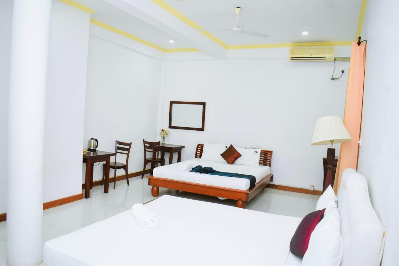 Hotel Sobana Lake Front Udawalawe Kültér fotó