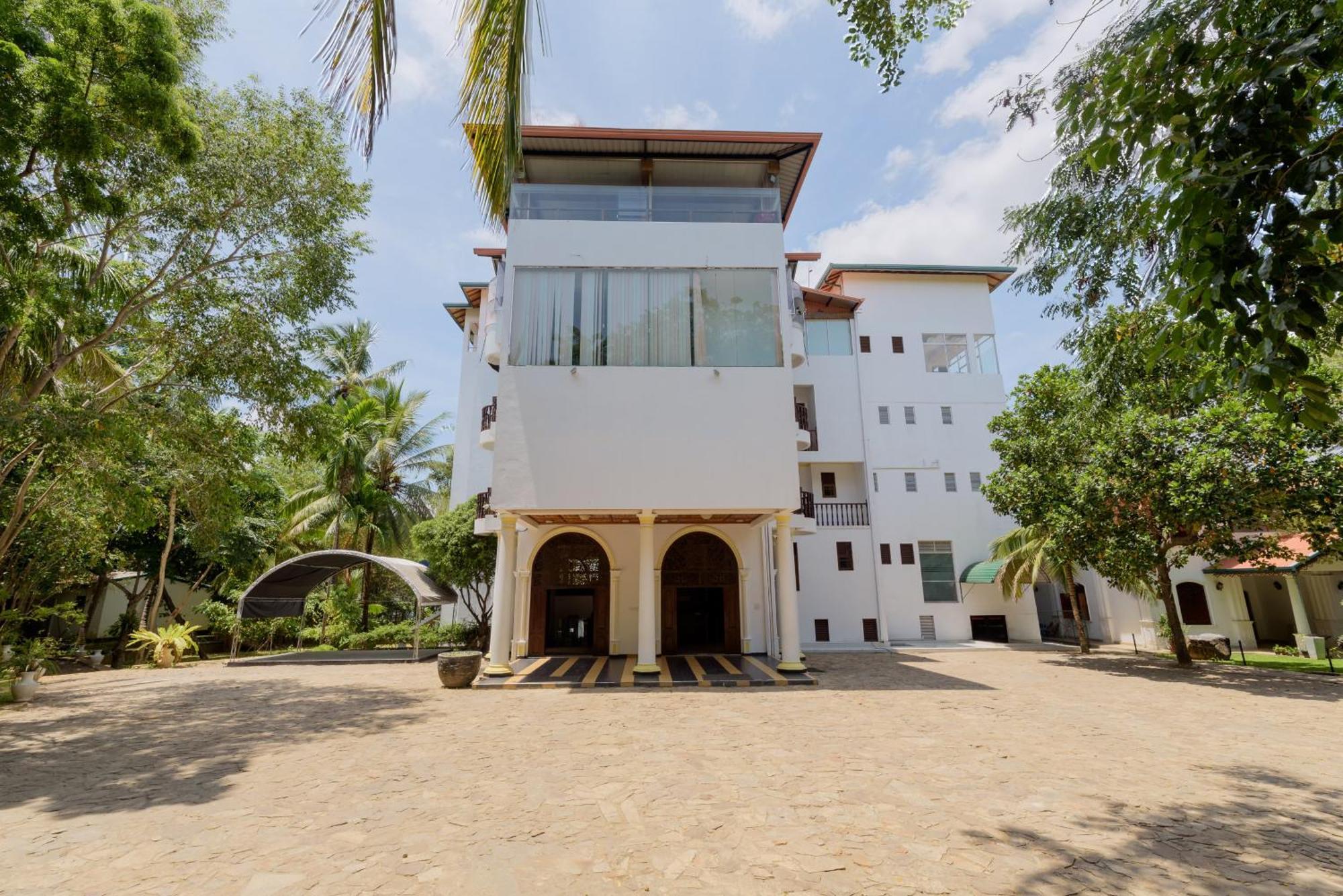 Hotel Sobana Lake Front Udawalawe Kültér fotó