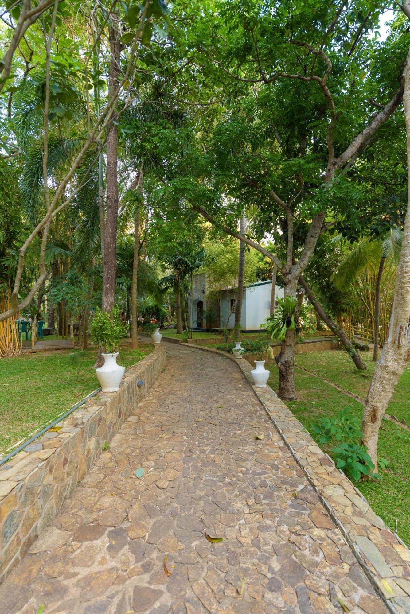 Hotel Sobana Lake Front Udawalawe Kültér fotó