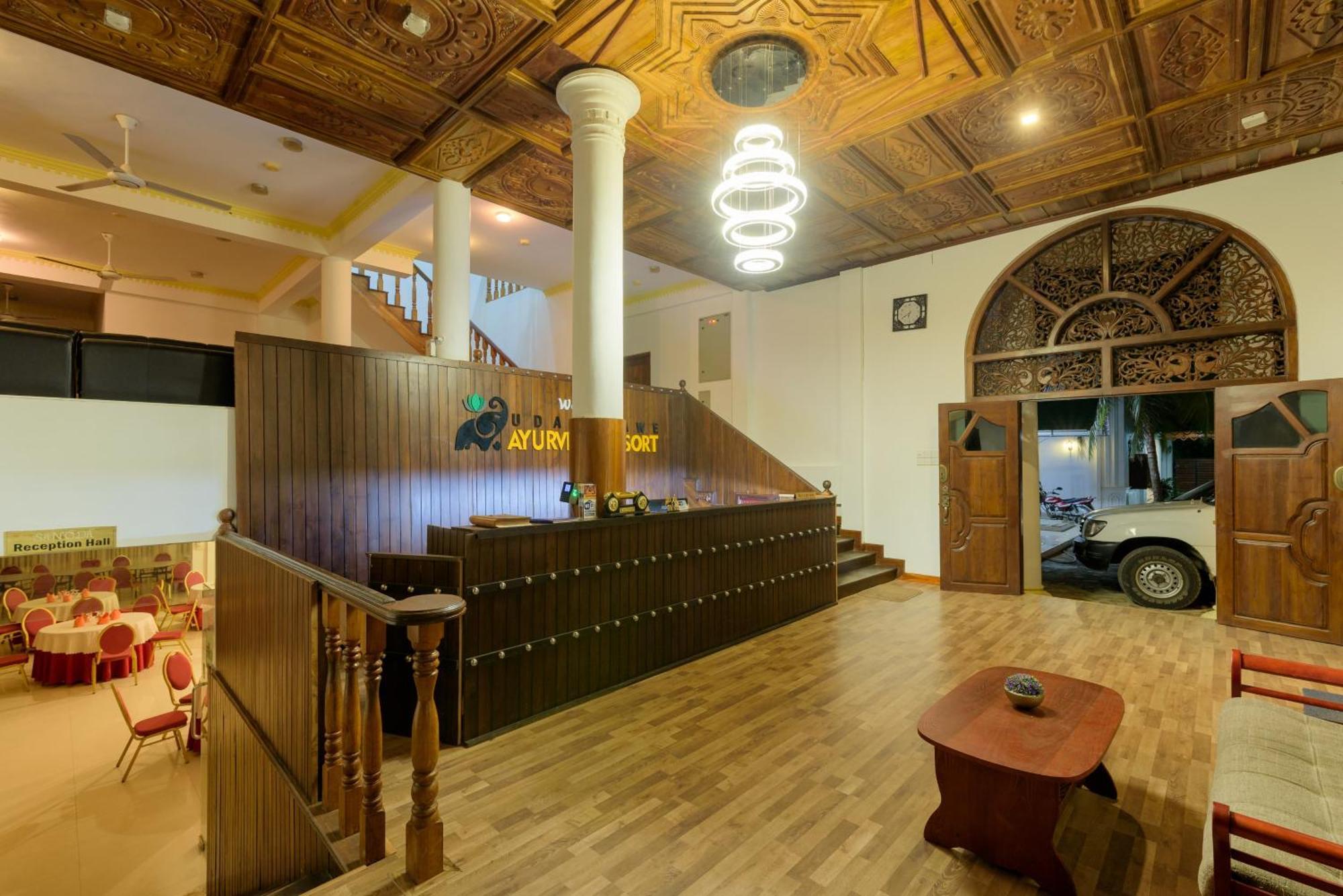 Hotel Sobana Lake Front Udawalawe Kültér fotó