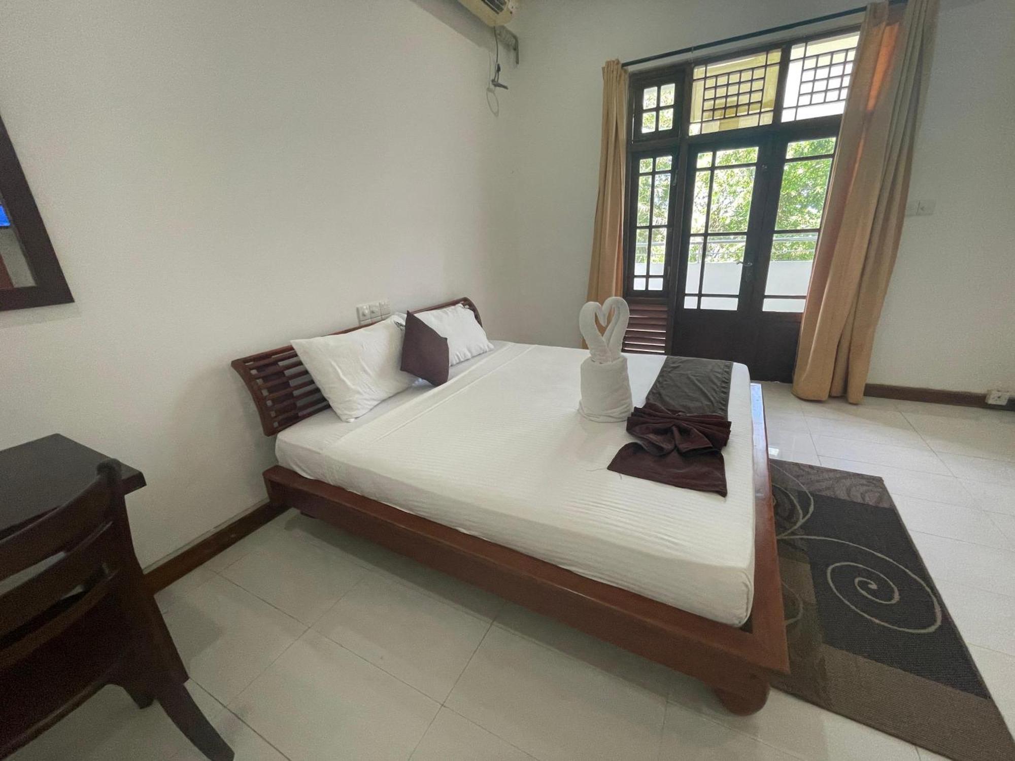 Hotel Sobana Lake Front Udawalawe Kültér fotó